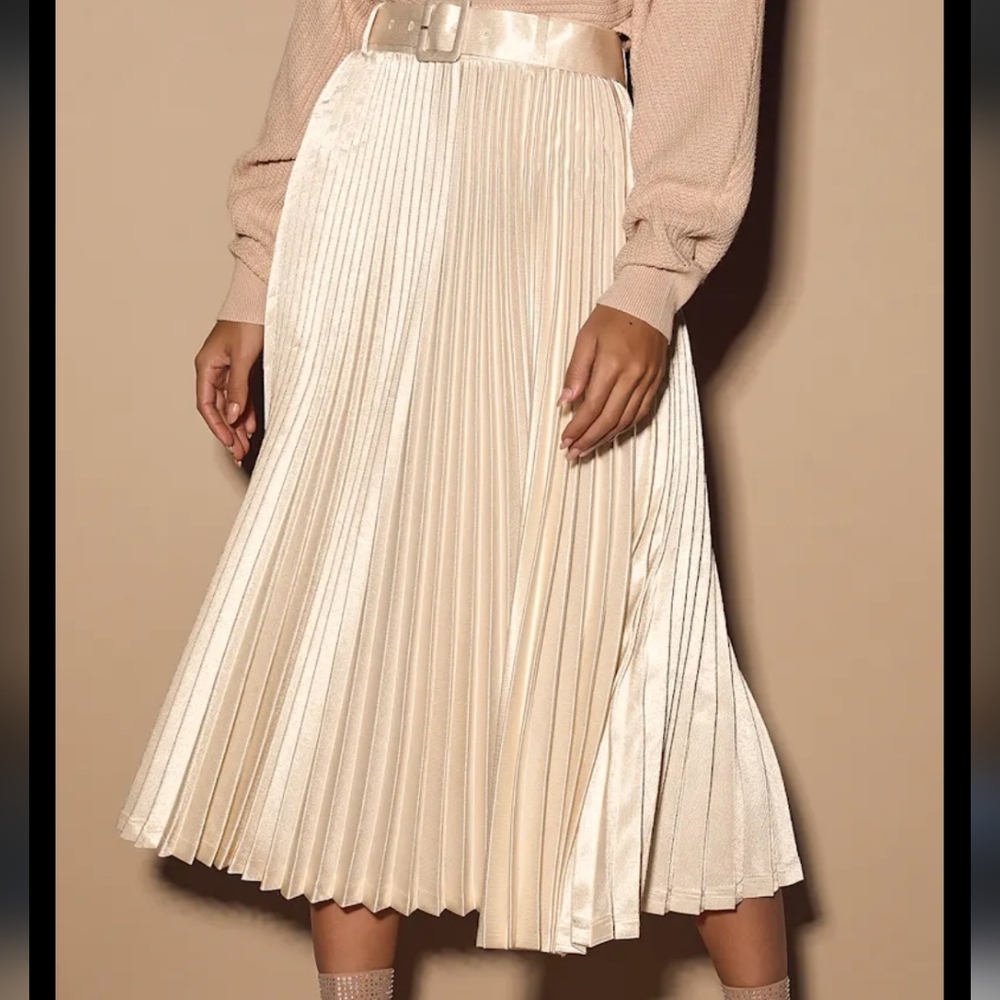 Moon River Cream Pleated Satin Midi Skirt with Belt Size Small Nwt.